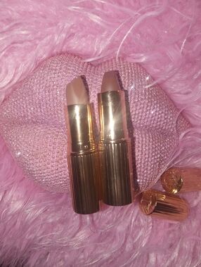 Charlotte Tilbury Matte Revolution Lipstick - Pink